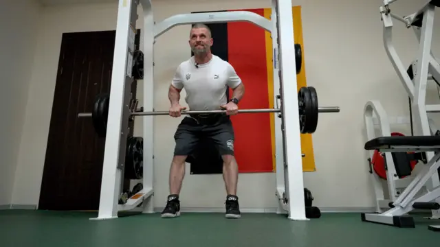 Матвей Бедный на тренажере 