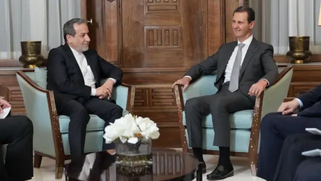 الرئيس السوري بشار الأسد ووزير خارجية إيران عباس عراقجي