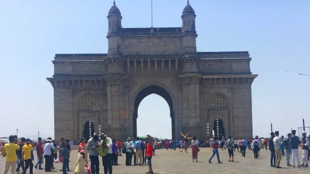 31 मार्चपर्यंत कोणत्याही स्वरूपाची सहल काढता येणार नाही.