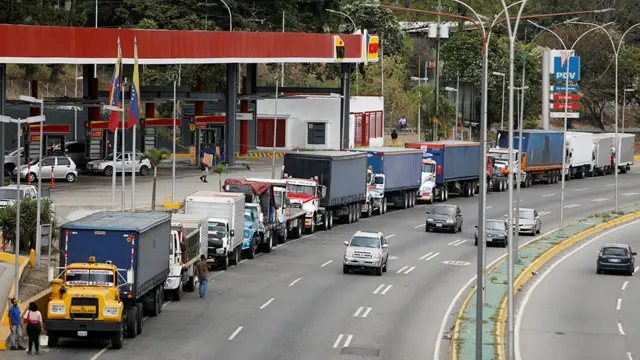 Caminhões fazem fila para carregar diesel1x 2x betanoCaracas,1x 2x betanomarço1x 2x betano2021