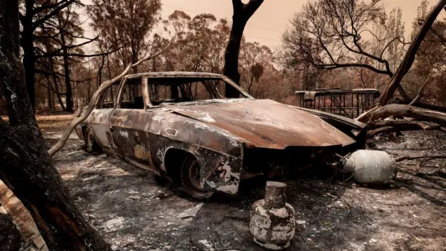 Um carro queimado por incêndiosjogo foguete blazeSarsfield, Austrália