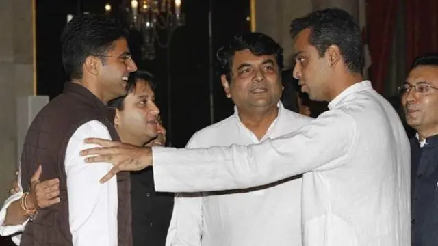 उजवीकडून - सचिन पायलट, ज्योतिरादित्य शिंदे, आरपीएन सिंह, मिलिंद देवरा आणि जितीन प्रसाद