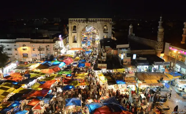 હૈદરાબાદના ચાર મિનાર નજીકની તસવીર