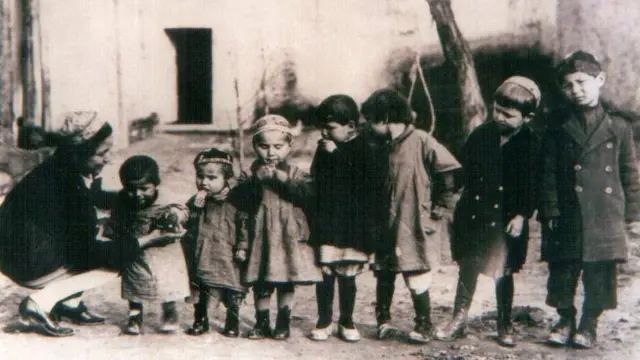 Ватанга қайтгач Хайриниса ўз ташаббуси билан маҳалладаги болаларни тиббий кўрикдан ўтказган