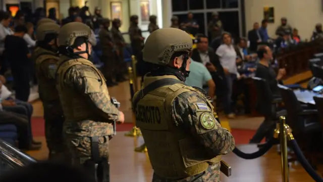 Militares en el Congreso