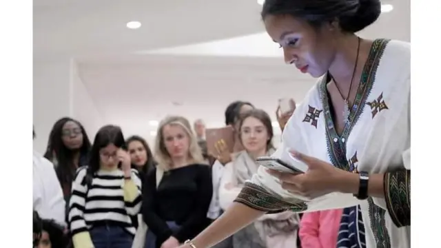 ሃገራት ኖርወይ፣ ስዊድን፣ ኣሜሪካ ዋሽንግተን ዲሲ፣ ቤልጂየምን፡ ሰኣሊት ገሊላ ረዳ ካብ ሞንጎ ኣብ ቅድሚ ተዓደምቲ፡ ብቀለምን ብቡንን ዝቐብኣቶም ስእልታታ ብቐጥታ ዘቕረበትለን ሃገራት እየን