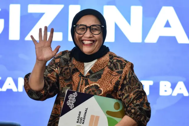 Kepala Badan Gizi Nasional Nanik S Deyang menyapa wartawan sebelum konferensi pers di Kantor Pusat BGN, Jakarta, Kamis (4/6/2026). Konferensi pers tersebut memperkenalkan dua Wakil Kepala BGN yang baru Agustina Arumsari bersama Mayjen TNI Trenggono dan menyampaikan perbaikan tata kelola program Makan Bergizi Gratis (MBG) 2026 dimulai dari mengoptimalkan efisiensi anggaran. 