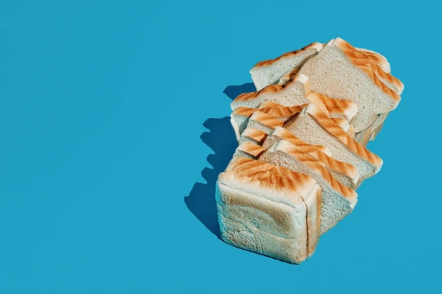 De nombreux aliments vendus en supermarché contiennent des émulsifiants ajoutés pour prolonger leur durée de conservation.