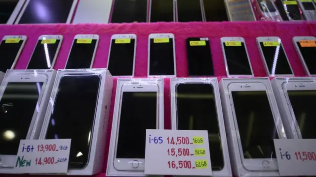 ไอโฟนรุ่นก่อนๆ ยังสามารถหาซื้อได้ในตลาดมือถือมาบุญครอง