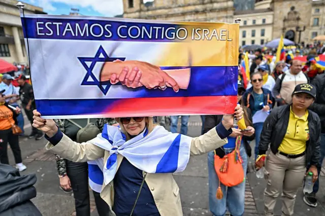 من هو الرئيس الكولومبي الذي دعا إلى توحيد الجيوش لتحرير فلسطين ؟