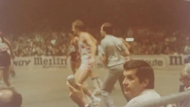 Никола Билић са диктафоном на мечу у Греноблу