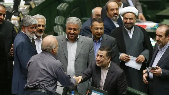 وزیر دادگستری ایران امروز به نمایندگان گفته که اختیاری برای دخالت در موضوع حصر خانگی ندارد