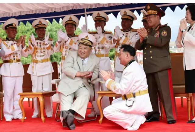 ရေငုပ်သင်္ဘောရေချအခမ်းအနားမှာတွေ့ရတဲ့ကင်ဂျုံအွန်း