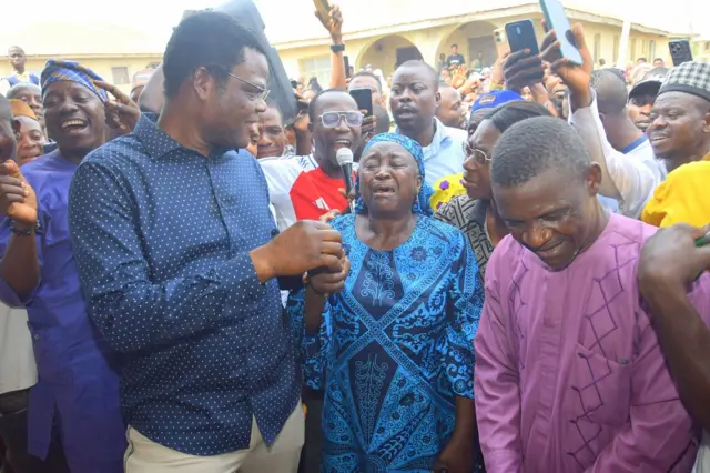 Oriyomi Hamzat, Iya Niwe àtàwọn èrò míì lásìkò ìṣílé tó kọ́ fún Iya Niwe 