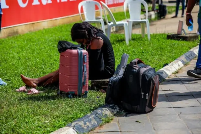 Matafiya sun samu kansau cikin wani hali bayan tsayar da lamurra a filin jirgin sama na Murtala Mohammed da ke Legas