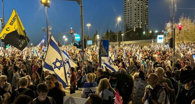 متظاهرون في القدس يطالبون رئيس الوزراء نتنياهو بالاستقالة