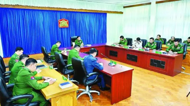 နိုင်ငံ့ဝန်ထမ်းအရာရှိကြီးတွေကို ကာကွယ်ရေးတက္ကသိုလ်တက်ခွင့်ပေးထားတယ်လို့ စစ်ခေါင်းဆောင်ပြော 