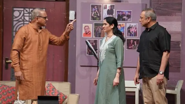 विवेक आणि त्याचे मामा यांचा जो संवाद आहे, खरं तर मोठा वाद आहे, तो ऐकण्यासारखा आहे. 