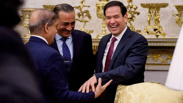 وزیر اعظم شہباز شریف، فیلڈ مارشل عاصم منیر اور امریکی وزیر خارجہ مارکو روبیو