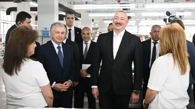 Prezident İlham Əliyev Özbəkistan Prezidenti Şavkat Mirziyoyevə yerli sakinlərlə söhbətini tərcümə edib