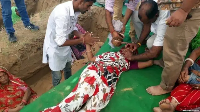 शेतकऱ्यांच्या मते सरकार साडेआठशे एकर जमीनीचं अधिग्रहण करू इच्छित आहे. आंदोलनस्थळावर दिवसाचं कमाल तापमान 38 अंश सेल्सिअसपर्यंत पोहोचते. यामुळे काही शेतकरी बेशूद्धही पडत आहेत.