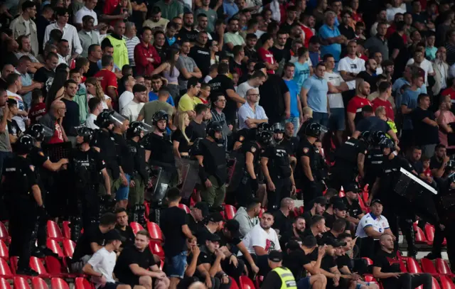 srbija - engleska, incidenti na utakmici srbija - engleska