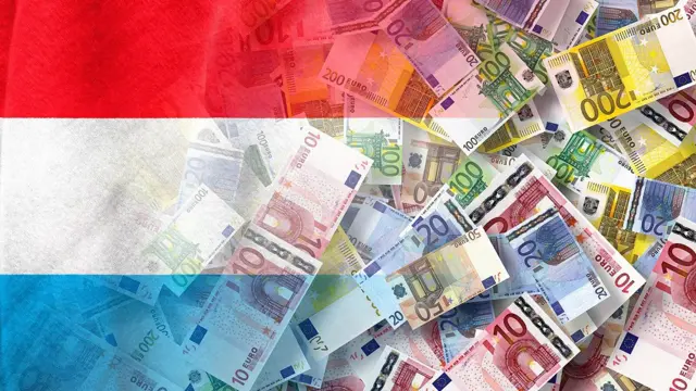 Le drapeau luxembourgeois et des billets en euro