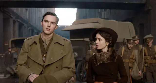 Nicholas Hoult và Lily Collins đóng vai chính trong bộ phim Tolkien năm 2019, kể về những năm tháng hình thành nên tác giả