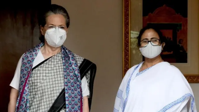 சோனியா காந்தியுடன் டெல்லியில் சந்திப்பு மேற்கொண்ட மமதா பானர்ஜி