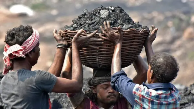 భారతదేశపు ఆర్ధికాభివృద్ధి ఎక్కువ శిలాజ ఇంధనాలతో ముడిపడి ఉంది.