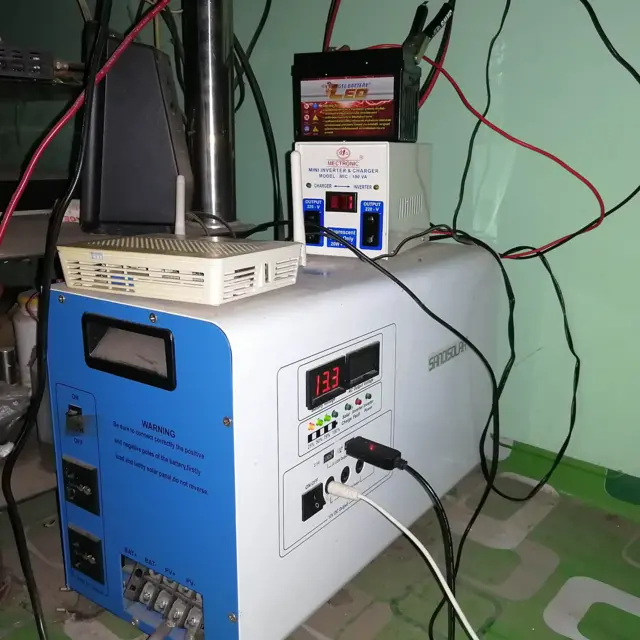  မီးပြတ်ရင် အရေးပေါ်သုံးရတဲ့ လျှပ်စစ်ပစ္စည်းများ အားသွင်းထားစဥ်