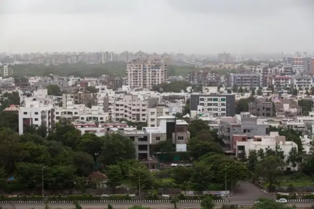 પર્યાવરણીય અધોગતિ અને આબોહવા પરિવર્તનના વિશ્વભરમાં ગંભીર પરિણામો આવી રહ્યા છે.