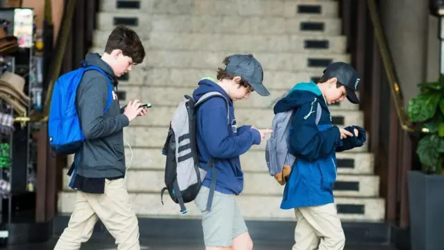 फबिंग, मोबाइल, तकनीक