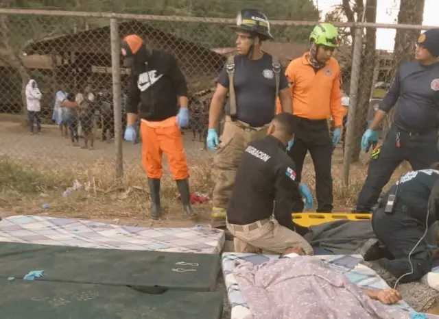Los servicios de emergencias se emplearon a fondo para asistir a los heridos.