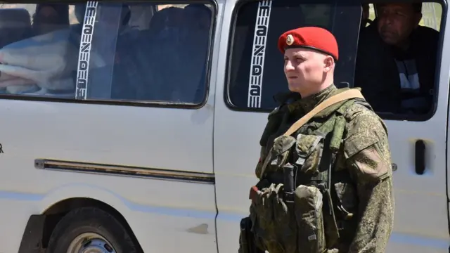 Menbic"te Rus akerler, geçen yıl Halep'e kaçan konvoyu koruma görevindeydi.