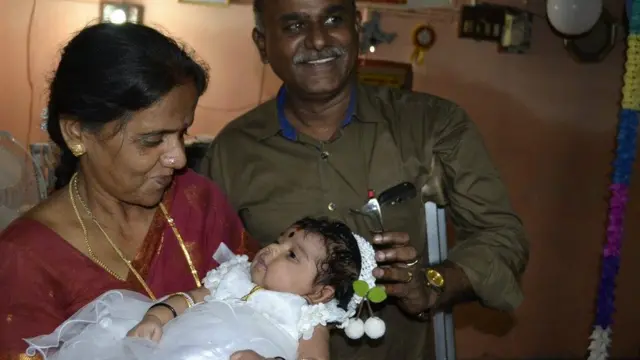 சமீபத்தில் நடைபெற்ற ஒரு நண்பரின் இல்லவிழாவில் லலிதா (58), கணவர் சிம்மசந்திரன்(47)