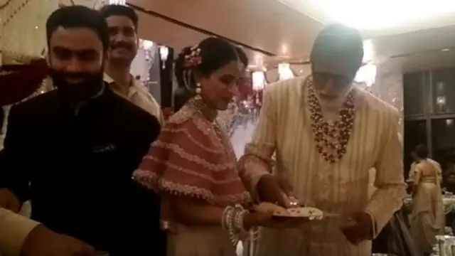 amitabh served food