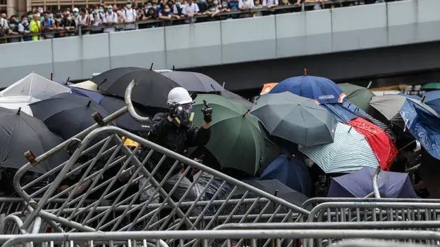 ஹாங்காங்: தொடரும் போராட்டம், தாக்கும் போலீஸார் - நடப்பது என்ன?