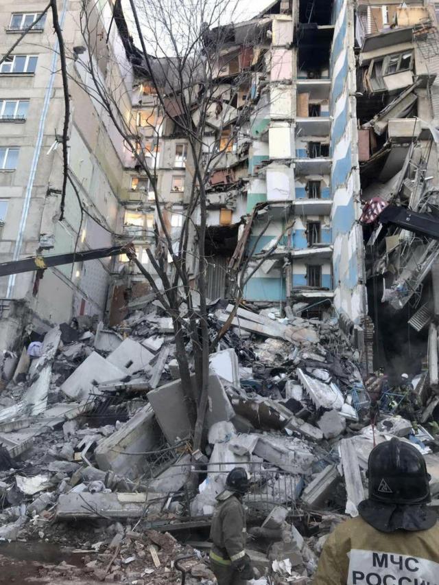 Взрыв в Киеве: все, что известно об обрушении дома на улице Григоренко (обновляется)