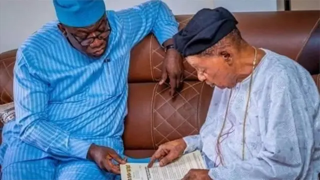 Gomina Kayọde Fayẹmi ati Alaafin