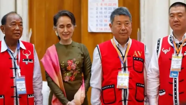 ဒေါ်အောင်ဆန်းစုကြည်နဲ့ ၀ ခေါင်းဆောင်များ