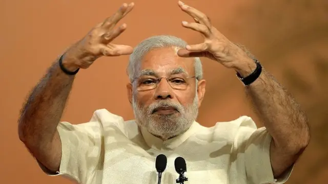 ભાષણ કરી રહેલા નરેન્દ્ર મોદી