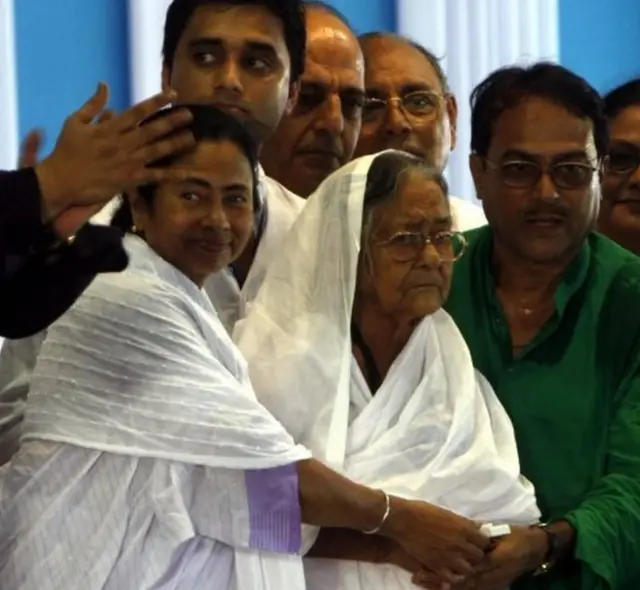 बोड़ो मां के साथ ममता बनर्जी