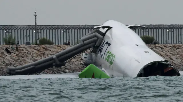 హాంకాంగ్ విమాన ప్రమాదం