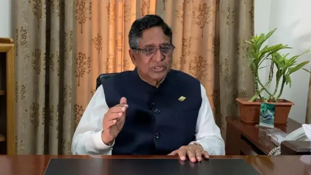 ভুলভ্রান্তি সনাক্ত করে সাবধানী পদক্ষেপ নেয়ার কথা বলছেন কৃষিমন্ত্রী ও আওয়ামী লীগের প্রেসিডিয়াম সদস্য ড. আব্দুর রাজ্জাক