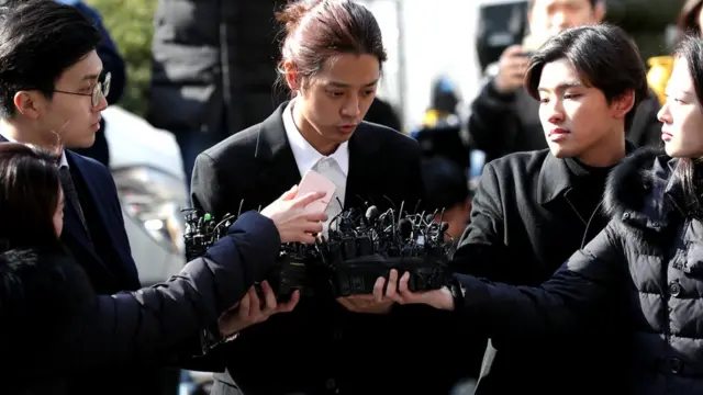 성관계 동영상을 불법으로 촬영·유포한 혐의로 구속기소된 가수 정준영