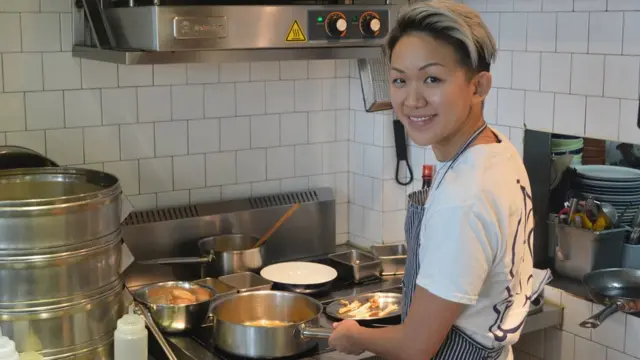 May Chow en su cocina.