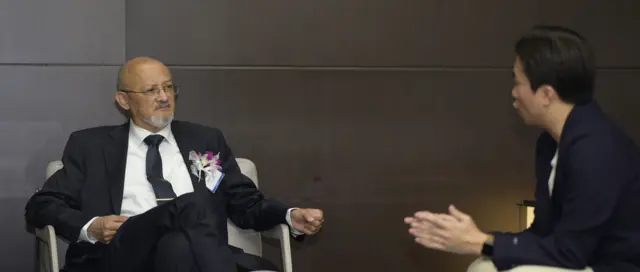 폴 베이어 전 대사와 김수빈 기자