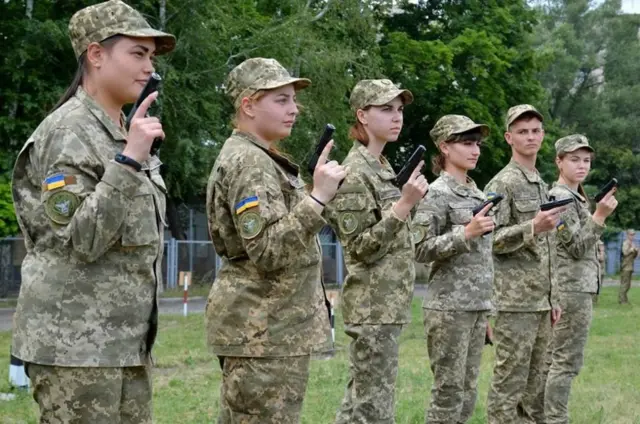 Жінки-військові