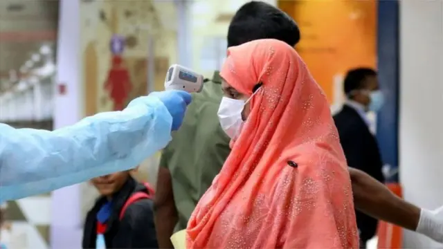 করোনাভাইরাসের পরীক্ষা নিয়ে বিভ্রান্তিতে বিদেশগামী যাত্রীরা